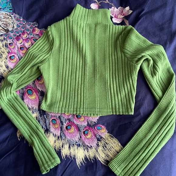 COPY - Cut out cropped long sleeve - Picture 4 of 5